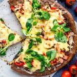 PIZZA LAVASH COM TOMATE E MUSSARELA